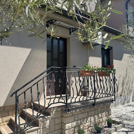 Apartment Nina With Private Pool Nova Vas  Екстериор снимка