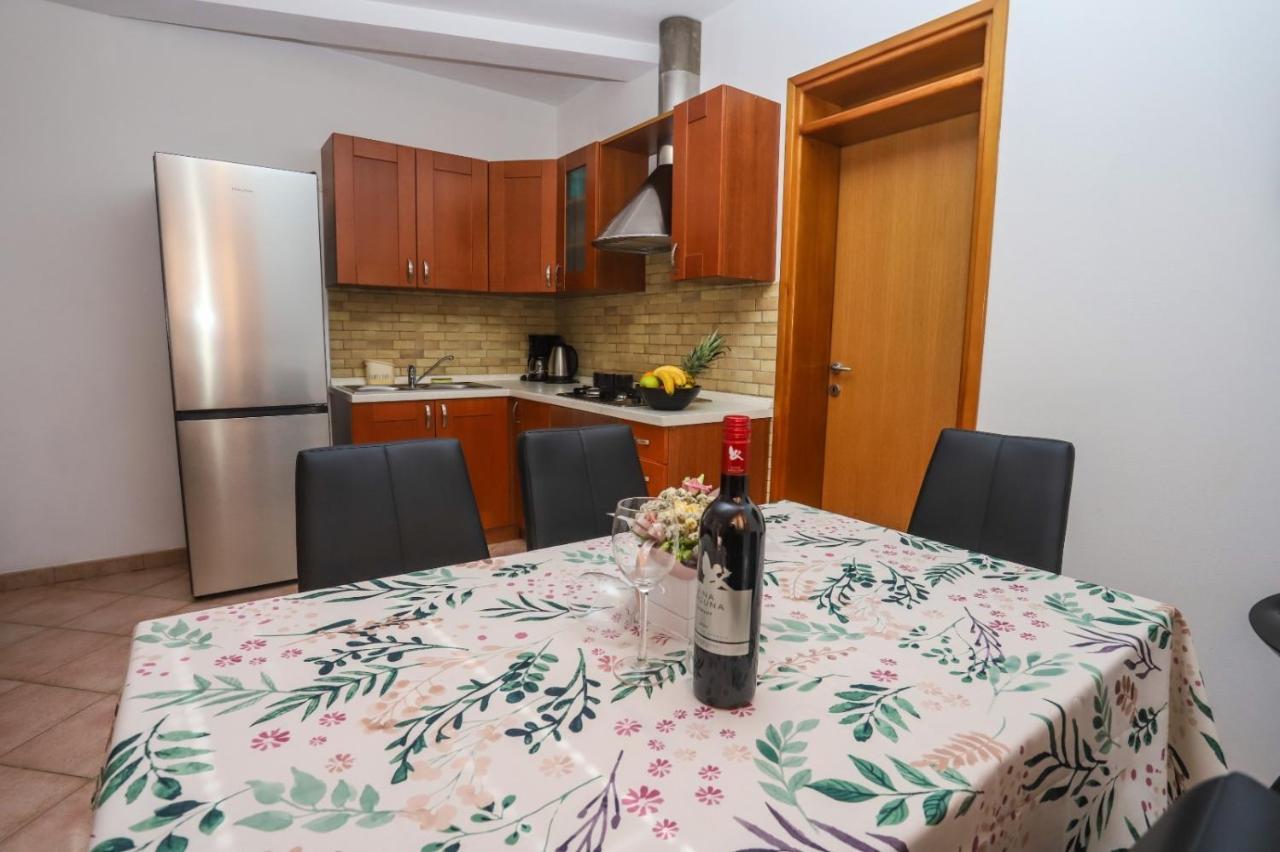 Apartment Nina With Private Pool Nova Vas  Екстериор снимка