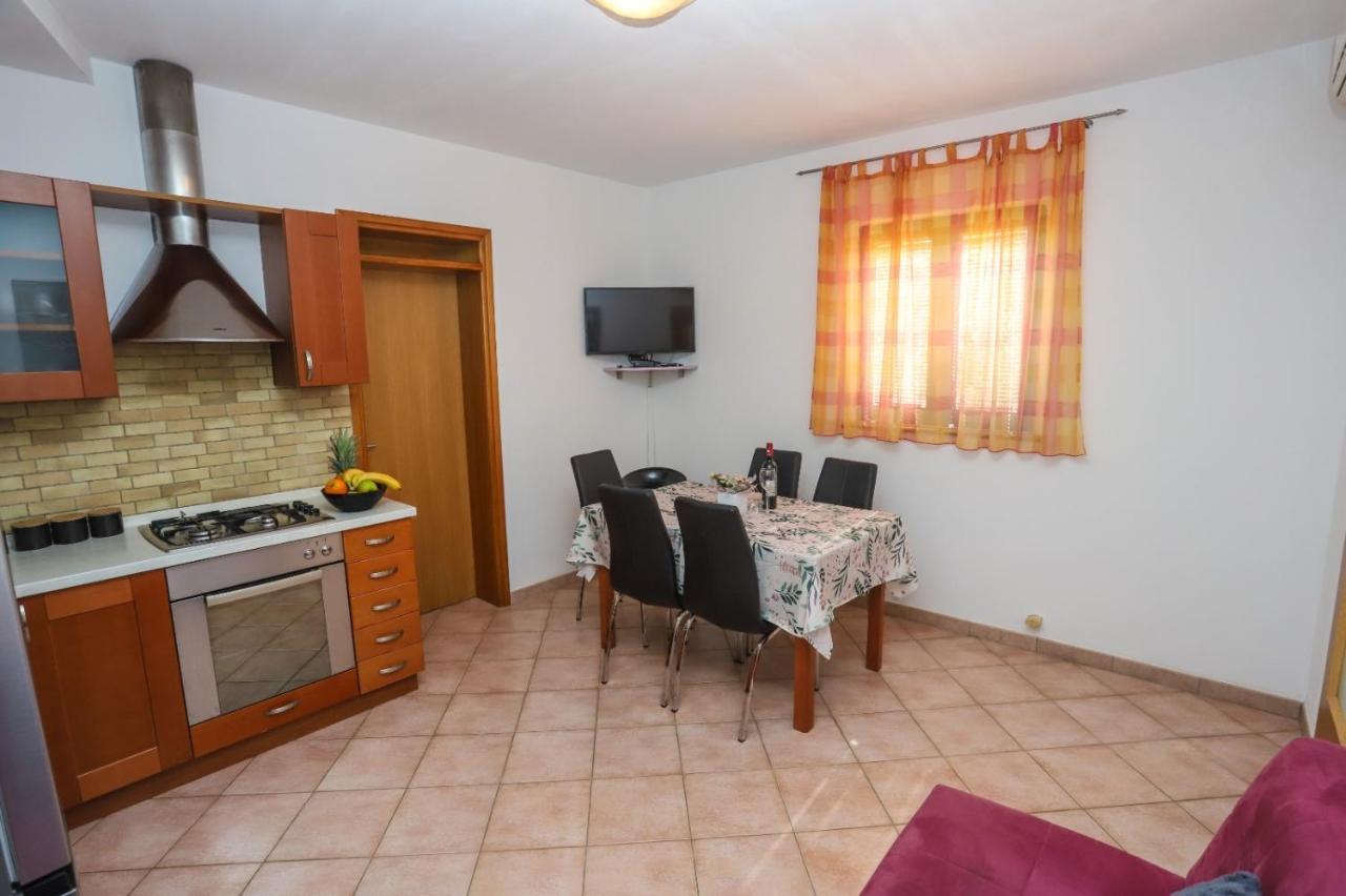 Apartment Nina With Private Pool Nova Vas  Екстериор снимка