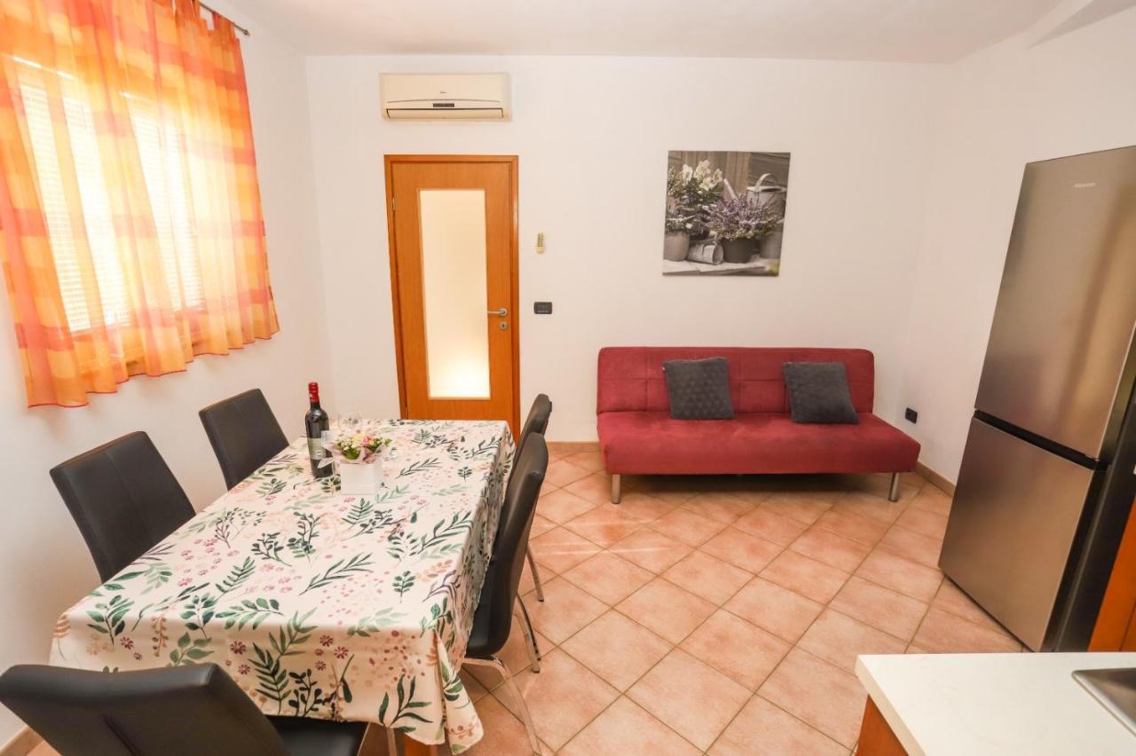 Apartment Nina With Private Pool Nova Vas  Екстериор снимка
