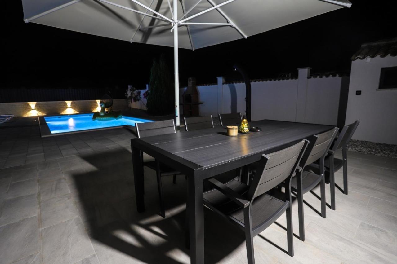 Apartment Nina With Private Pool Nova Vas  Екстериор снимка
