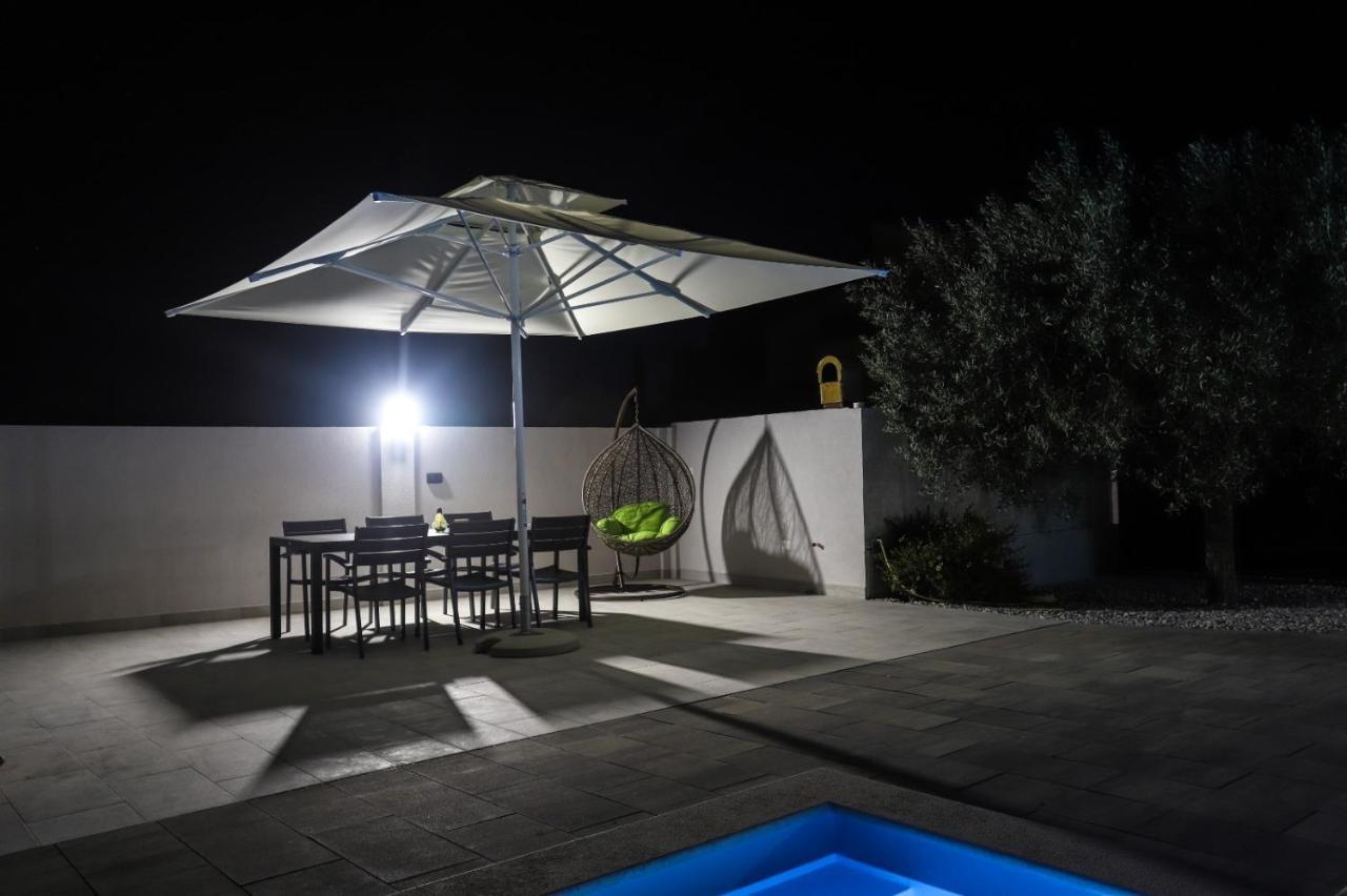 Apartment Nina With Private Pool Nova Vas  Екстериор снимка