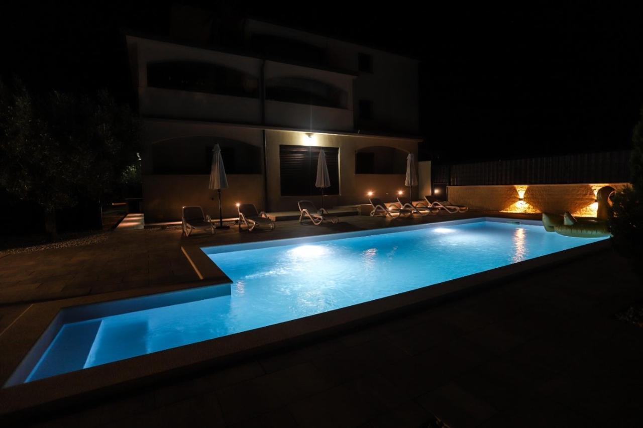 Apartment Nina With Private Pool Nova Vas  Екстериор снимка