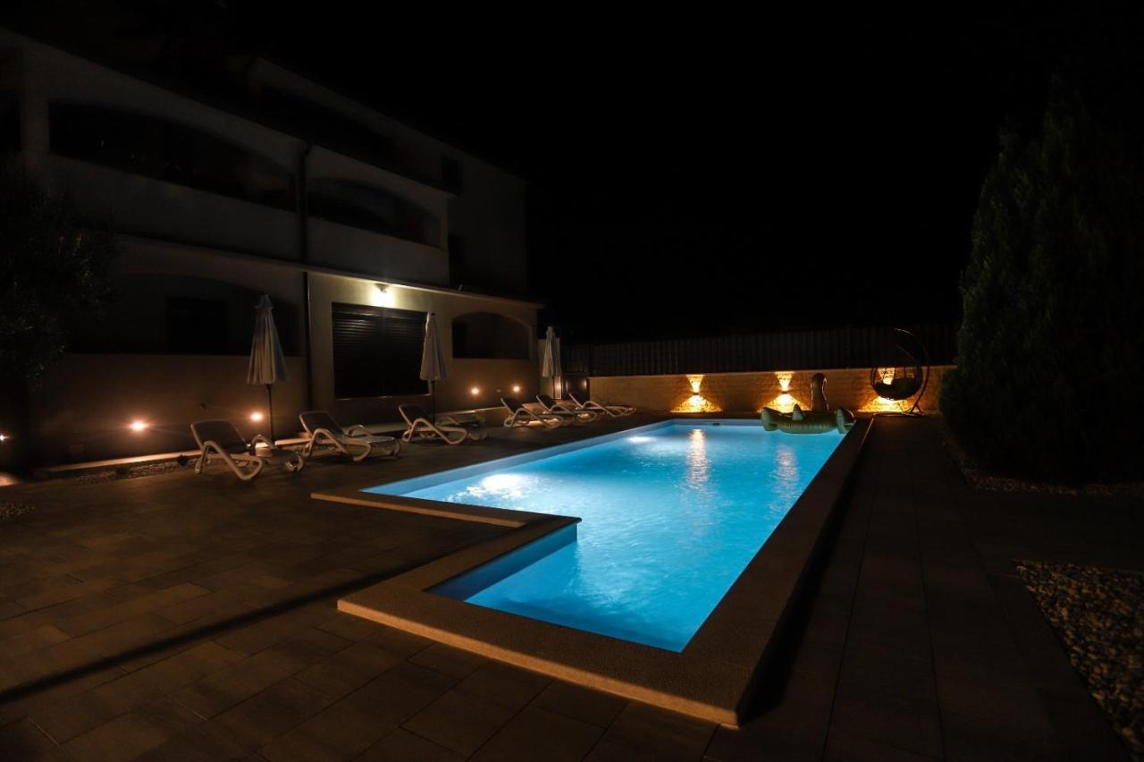 Apartment Nina With Private Pool Nova Vas  Екстериор снимка