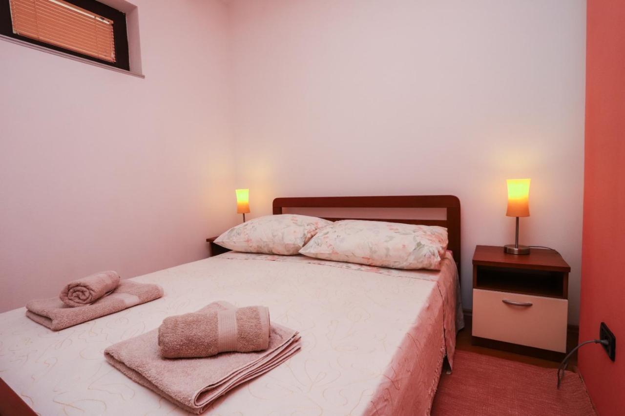 Apartment Nina With Private Pool Nova Vas  Екстериор снимка