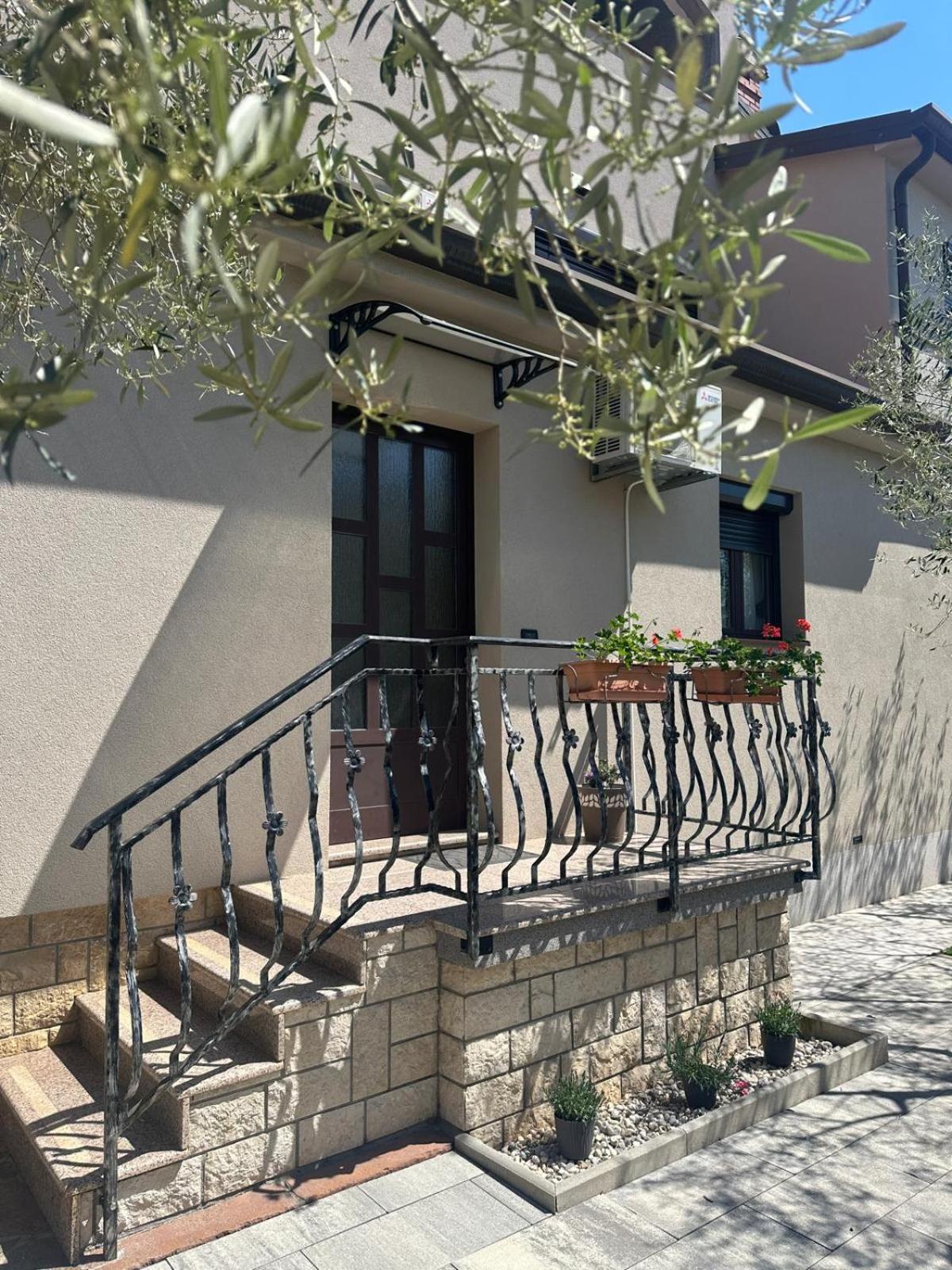 Apartment Nina With Private Pool Nova Vas  Екстериор снимка