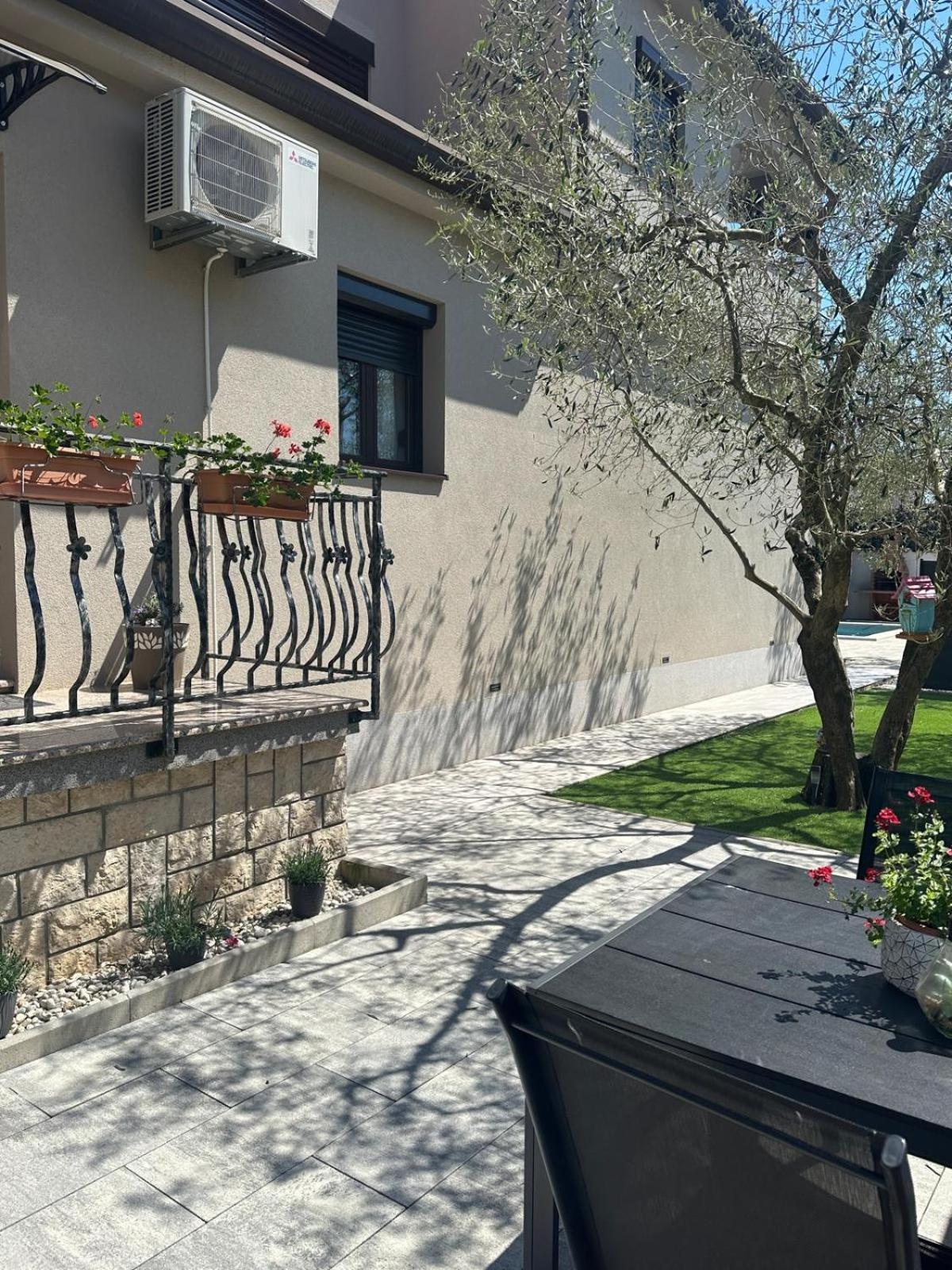 Apartment Nina With Private Pool Nova Vas  Екстериор снимка